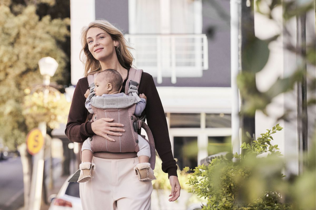 טיול עם תינוק במנשא